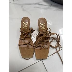 ZARA Tan Suede Strappy Heels With Ankle Tie & Toe Thong, Sz 39 (US 8)